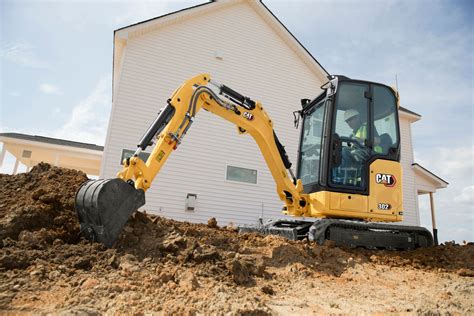At a 10-foot radius, lift-over-end capacities of these machines range from 430 to about 10,000 pounds, and lift-over-side capacities go from 210 to 6,700 pounds. . How much can a cat 302 lift